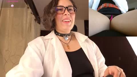 Snapshot of sophiadumont chatting on 10-24-25, 01:46 Sophia online show from 10-24-25, 01:46