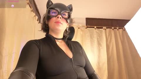 Snapshot of sophiadumont chatting on 10-25-25, 01:13 Sophia online show from 10-25-25, 01:13