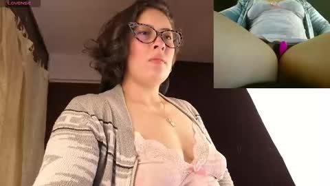 Snapshot of sophiadumont chatting on 11-04-25, 01:38 Sophia online show from 11-04-25, 01:38