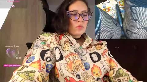 Snapshot of sophiadumont chatting on 11-29-25, 01:19 Sophia online show from 11-29-25, 01:19