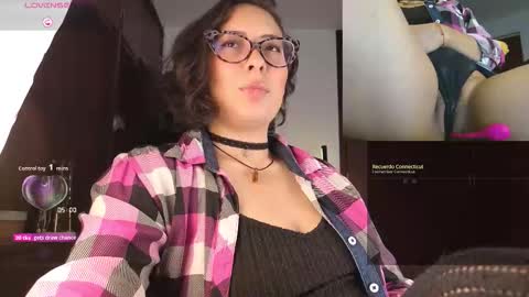 Snapshot of sophiadumont chatting on 11-30-25, 11:09 Sophia online show from 11-30-25, 11:09