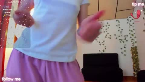 Snapshot of sophiamiller6 chatting on 04-24-26, 01:02 sophiamiller6 online show from 04-24-26, 01:02
