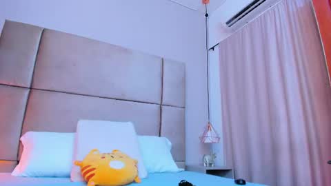Snapshot of sophiarichie_ chatting on 07-16-26, 11:38 Sophie online show from 07-16-26, 11:38