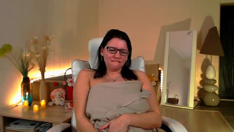 Snapshot of sophiasoft chatting on 12-24-24, 11:11 Sophia online show from 12-24-24, 11:11