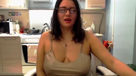 Snapshot of sophiasoft chatting on 12-25-24, 09:11 Sophia online show from 12-25-24, 09:11