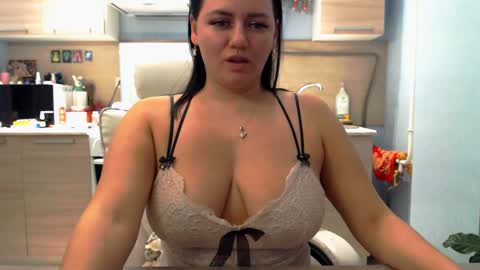 Snapshot of sophiasoft chatting on 01-07-25, 07:28 Sophia online show from 01-07-25, 07:28