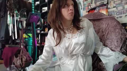 Snapshot of sophie198013 chatting on 04-20-26, 03:48 Sophie Satin1980 online show from 04-20-26, 03:48