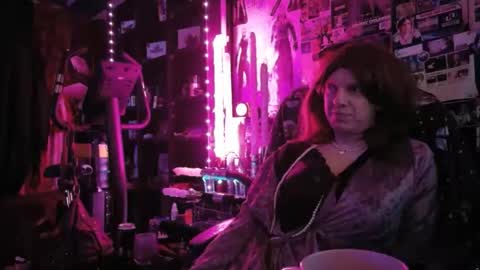 Snapshot of sophie198013 chatting on 06-06-26, 01:11 Sophie Satin1980 online show from 06-06-26, 01:11
