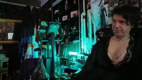 Snapshot of sophie198013 chatting on 06-16-26, 10:56 Sophie Satin1980 online show from 06-16-26, 10:56