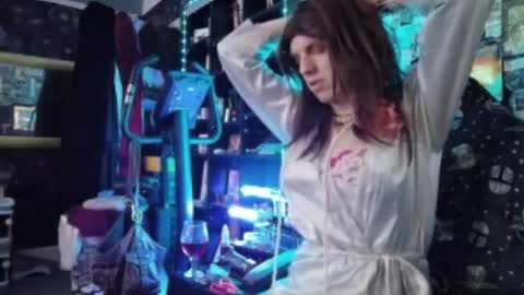 Snapshot of sophie198013 chatting on 06-26-26, 02:43 Sophie Satin1980 online show from 06-26-26, 02:43