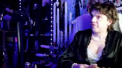 Snapshot of sophie198013 chatting on 07-13-26, 11:40 Sophie Satin1980 online show from 07-13-26, 11:40