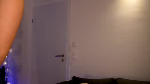 Snapshot of sophie_fleur chatting on 09-17-25, 11:45 Sophie online show from 09-17-25, 11:45