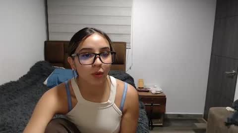 sophie_fox2 online show from 05-21-26, 11:56
