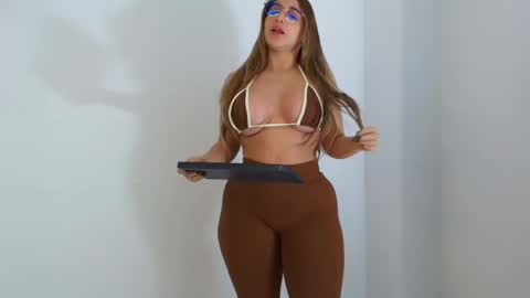  SOPHIE JANNER online show from 04-20-26, 11:28