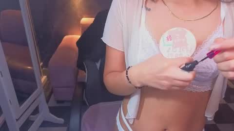 Snapshot of sophie_jones_b chatting on 04-28-26, 12:43 sophie_jones_b online show from 04-28-26, 12:43