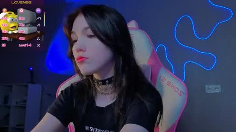 sophie_nomenal_ online show from 12-14-25, 02:33