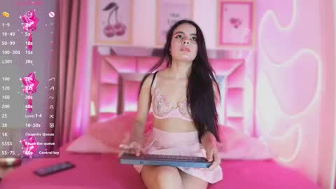 Sophie  online show from 11-30-25, 10:19