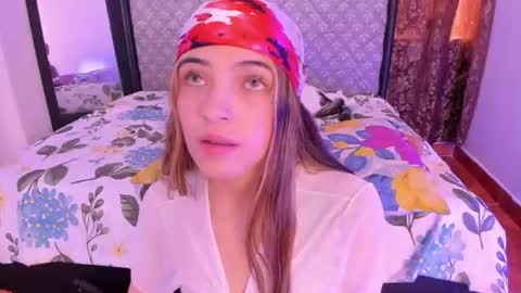 Sophie online show from 06-11-26, 06:39