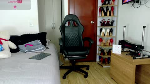 sophiebaker__ online show from 04-12-26, 01:54