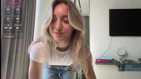 sophiebelll online show from 10-25-25, 10:12