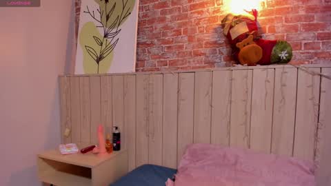 Snapshot of sophiebenson_ chatting on 12-26-24, 03:31 Sophie online show from 12-26-24, 03:31