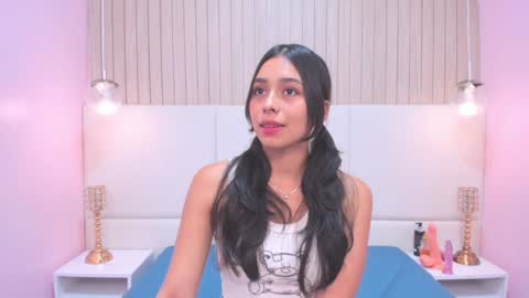 Snapshot of sophiebenson_ chatting on 01-14-25, 08:04 Sophie online show from 01-14-25, 08:04