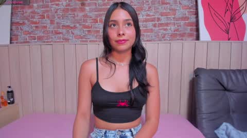 Snapshot of sophiebenson_ chatting on 01-31-25, 06:14 Sophie online show from 01-31-25, 06:14