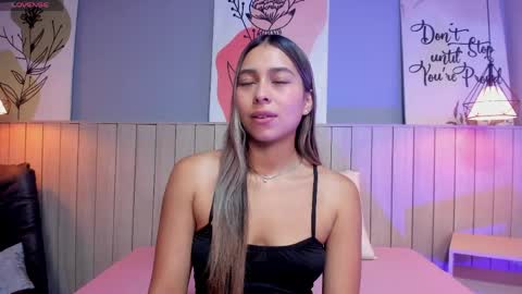 Snapshot of sophiebenson_ chatting on 05-27-26, 01:08 Sophie online show from 05-27-26, 01:08
