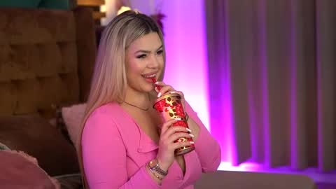 Snapshot of sophieboobsx chatting on 05-13-26, 06:11 Sophie online show from 05-13-26, 06:11