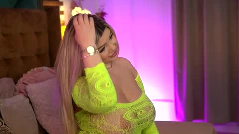 Snapshot of sophieboobsx chatting on 05-15-26, 05:47 Sophie online show from 05-15-26, 05:47
