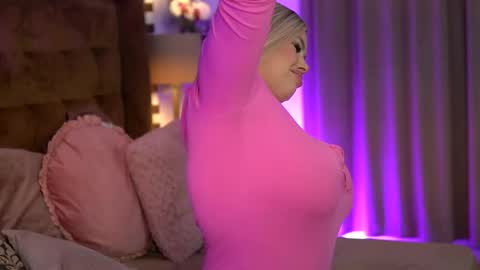 Snapshot of sophieboobsx chatting on 05-16-26, 05:26 Sophie online show from 05-16-26, 05:26
