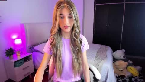 Snapshot of sophiecornett chatting on 02-02-26, 08:35 online show from 02-02-26, 08:35