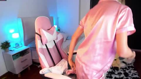 Snapshot of sophiecornett chatting on 02-10-26, 08:40 online show from 02-10-26, 08:40