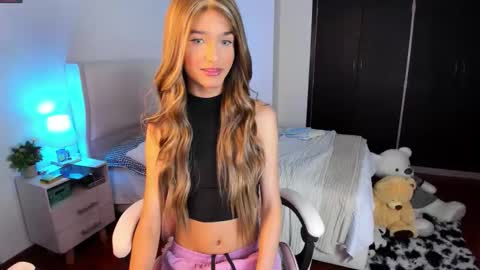 Snapshot of sophiecornett chatting on 02-13-26, 07:59 online show from 02-13-26, 07:59