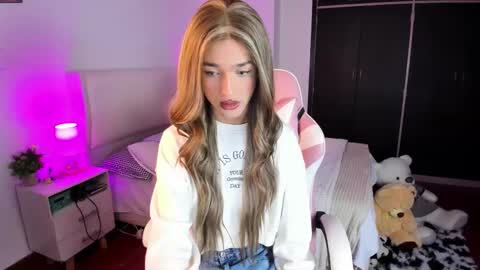 Snapshot of sophiecornett chatting on 02-18-26, 08:54 online show from 02-18-26, 08:54