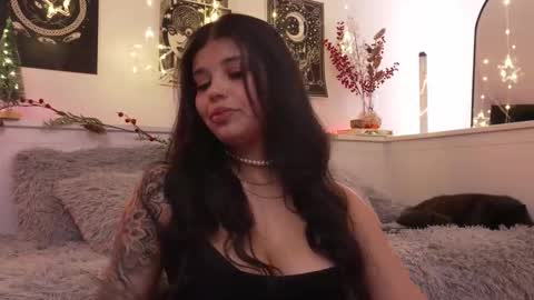 Snapshot of sophiee_art chatting on 12-19-25, 07:32 Sophiee online show from 12-19-25, 07:32