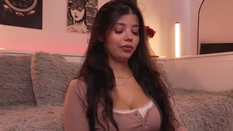 Snapshot of sophiee_art chatting on 01-16-26, 06:45 Sophiee online show from 01-16-26, 06:45