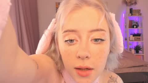 Sophie  online show from 01-21-25, 02:22