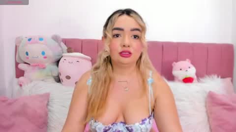 Snapshot of sophiee_rosee chatting on 06-10-26, 05:12 sophiee rosee online show from 06-10-26, 05:12