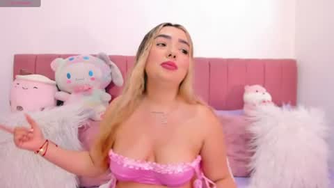 Snapshot of sophiee_rosee chatting on 06-12-26, 04:06 sophiee rosee online show from 06-12-26, 04:06