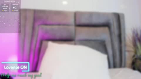 Snapshot of sophiee_smith chatting on 02-10-25, 05:52 Sophie online show from 02-10-25, 05:52