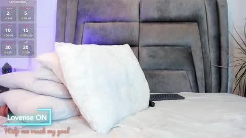 Snapshot of sophiee_smith chatting on 02-12-25, 02:43 Sophie online show from 02-12-25, 02:43