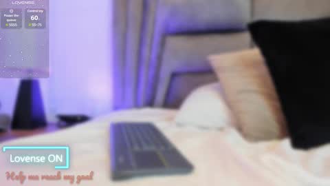 Snapshot of sophiee_smith chatting on 02-14-25, 05:25 Sophie online show from 02-14-25, 05:25