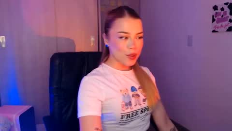 Snapshot of sophieee01 chatting on 06-07-26, 12:59 Sophie online show from 06-07-26, 12:59