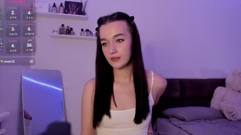 Snapshot of sophieelainee chatting on 07-25-26, 05:54 Sophie online show from 07-25-26, 05:54