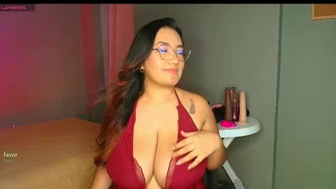sophiejuicy_ online show from 09-25-25, 12:58