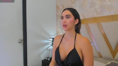 Sophie online show from 02-28-25, 04:42