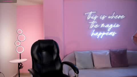 Sophie online show from 02-24-26, 04:43