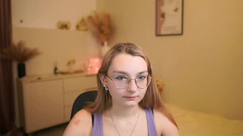Emma online show from 05-28-26, 01:19