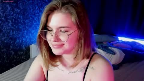 Snapshot of sophiemure chatting on 04-16-26, 09:39 Sophie online show from 04-16-26, 09:39